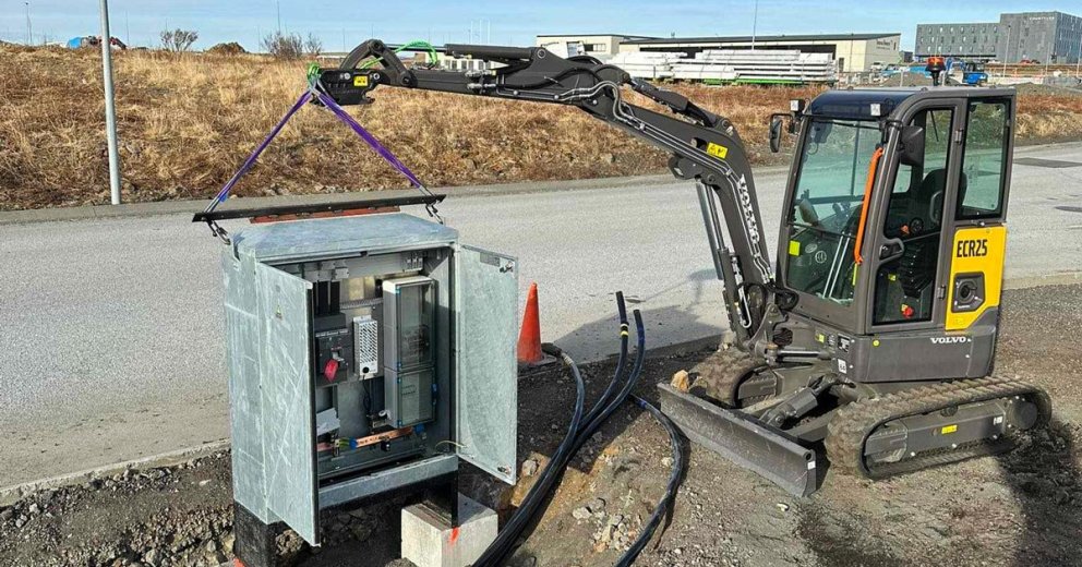 Volvo rafmagnsvinnuvélar og Volvo rafmagnsvörubílar á losunarlægsta verkstað landsins