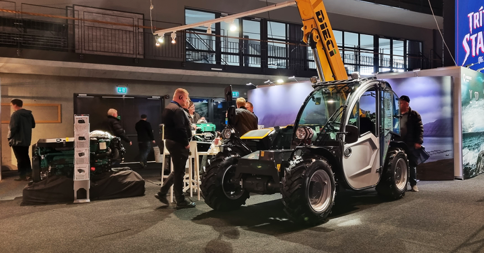 Veltir er með Volvo Penta bátavélar og Dieci skotbómulyftara á sýningunni.