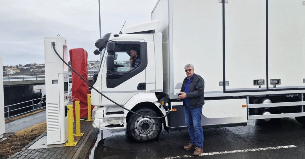 Hraðhleðsla fyrir Volvo rafmagnsvörubíla og prófanir hjá N1